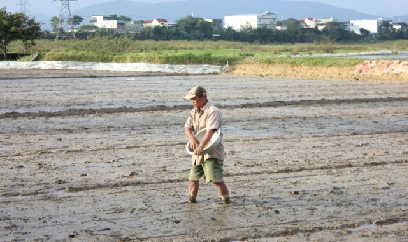 Nông dân Đà Nẵng tất bật ra đồng, tuân thủ khung lịch thời vụ
